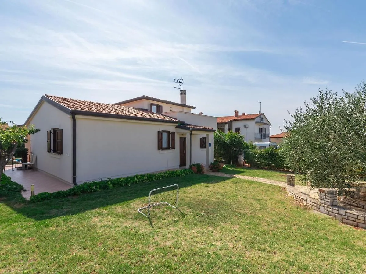 Holiday home Adorable Holiday House With Private Pool Filipac