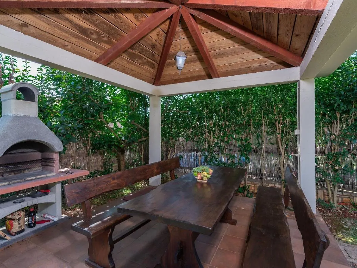 Adorable Holiday House With Private Pool Filipac