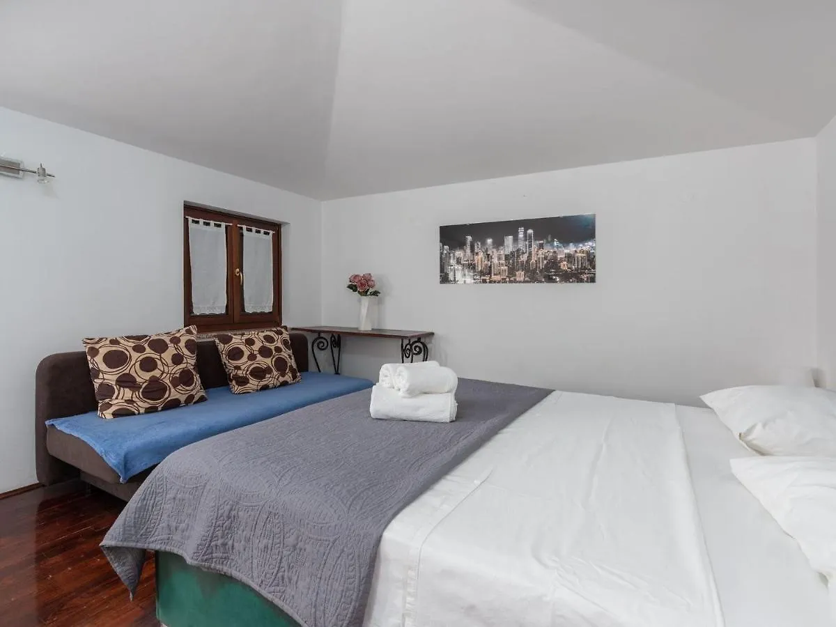 Adorable Holiday House With Private Pool Filipac